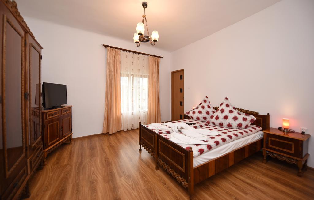 Отель Casa Para Хацег Экстерьер фото